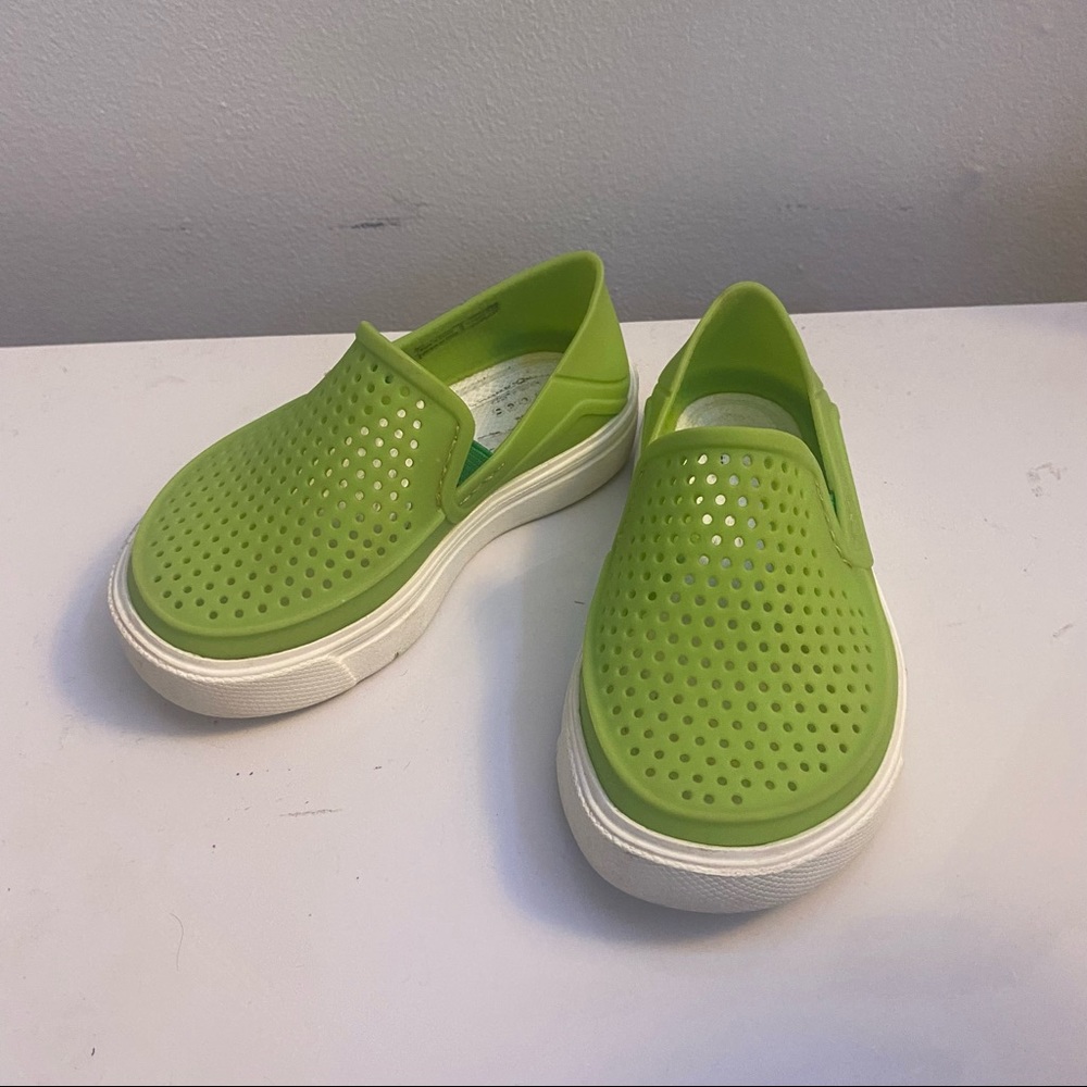 Green CROCS Shoe Size 6